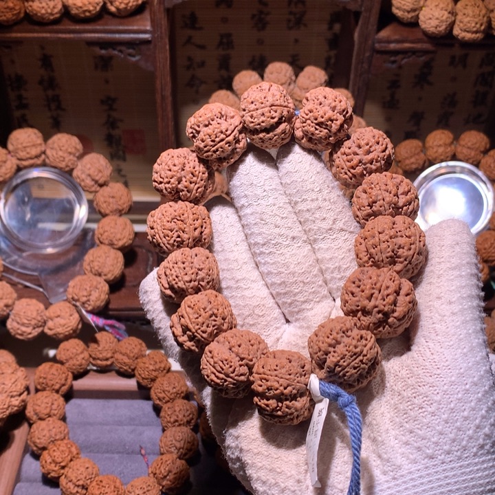 听***雪金刚菩提手串23梅花
