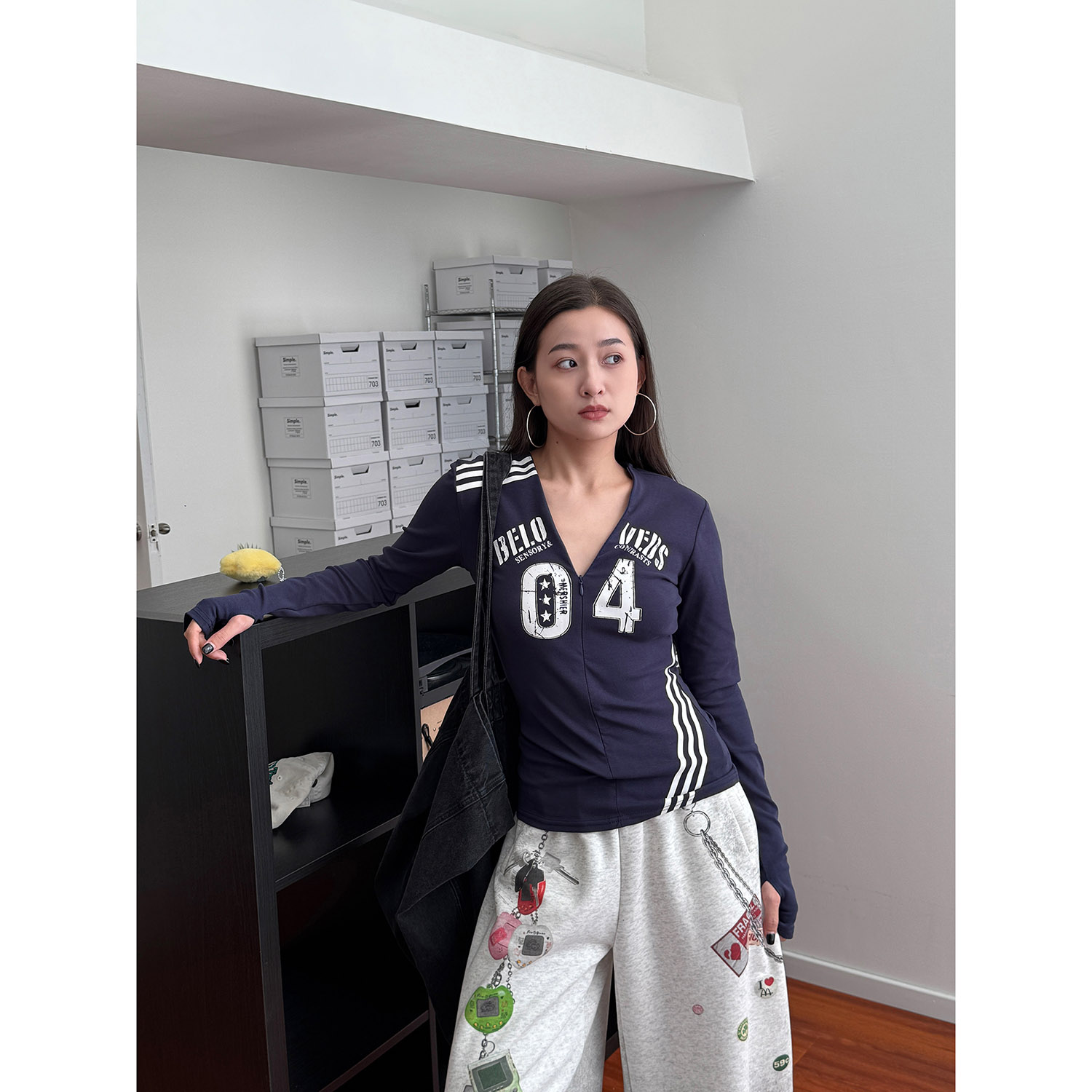 19studio WAYNEPRINCE美式复古v领长袖T恤字母印花百搭休闲上衣女