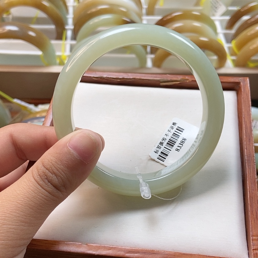 【闪购商品】和田玉手镯未镶嵌