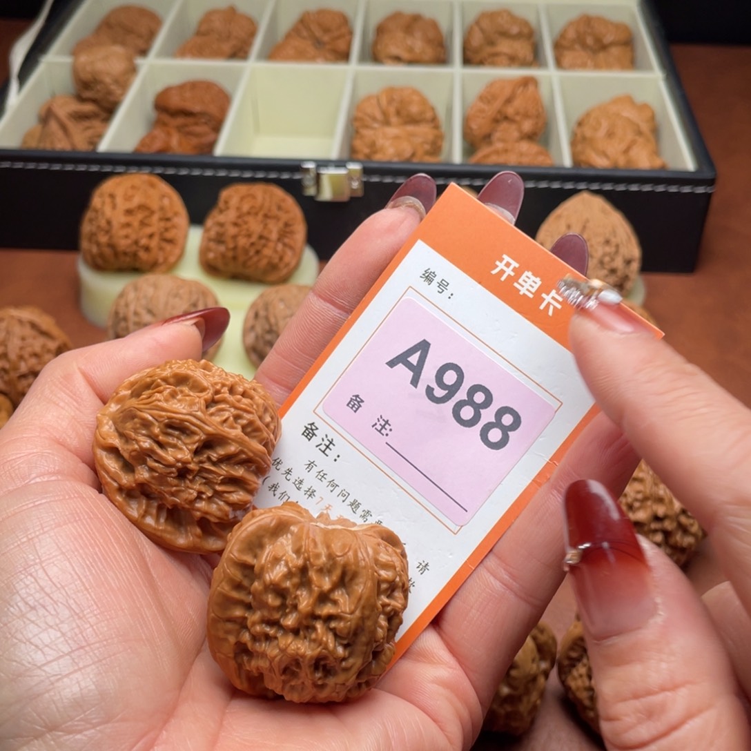 其***道文玩核桃吊坠白狮子41