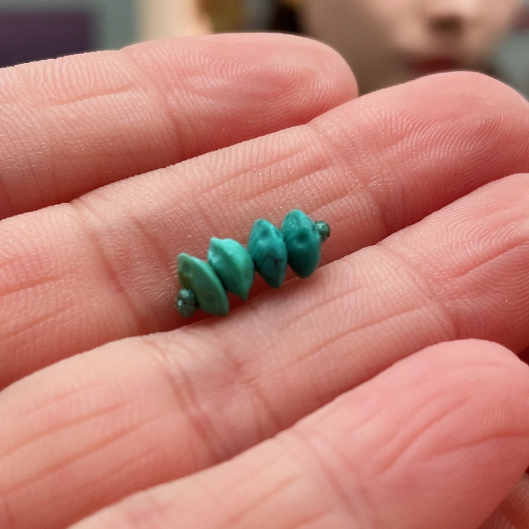 绿松石颈饰未镶嵌