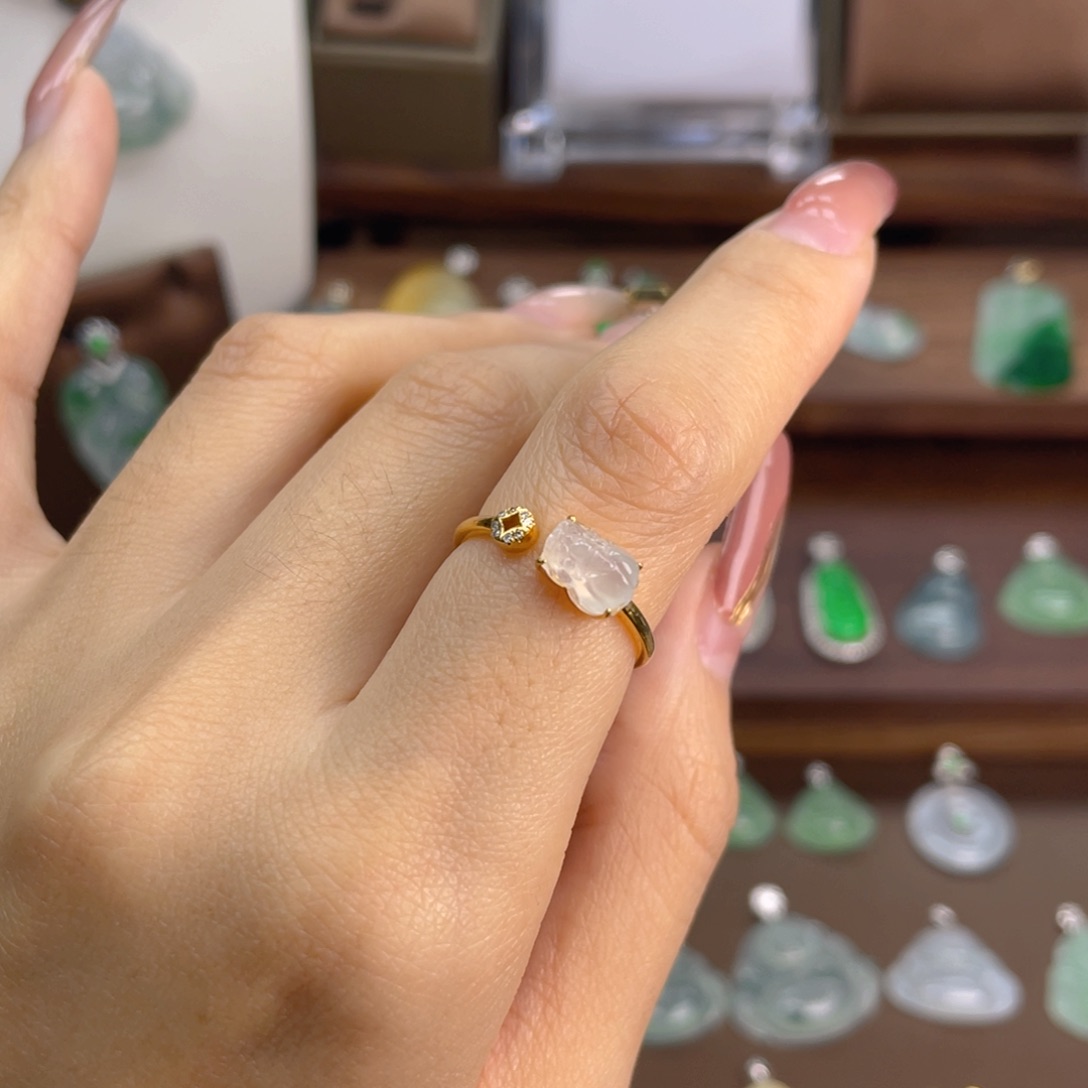 翡翠颈饰未镶嵌翡翠