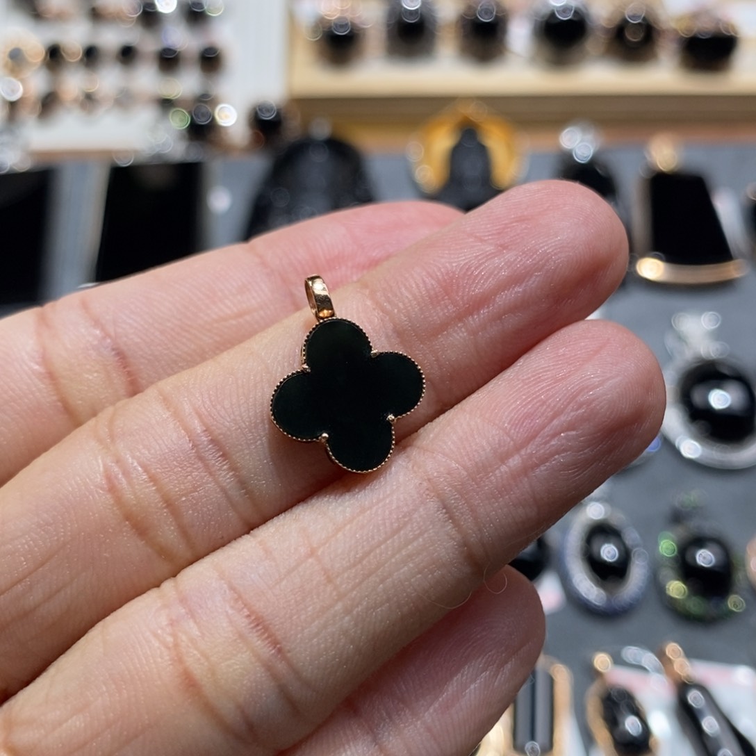 颈饰18K金镶嵌翡翠墨翠