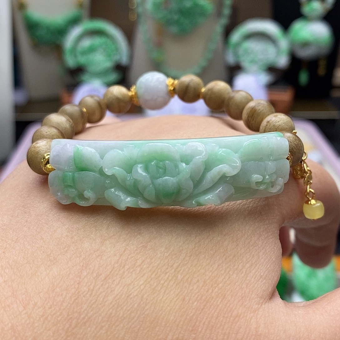 翡翠未镶嵌颈饰手链