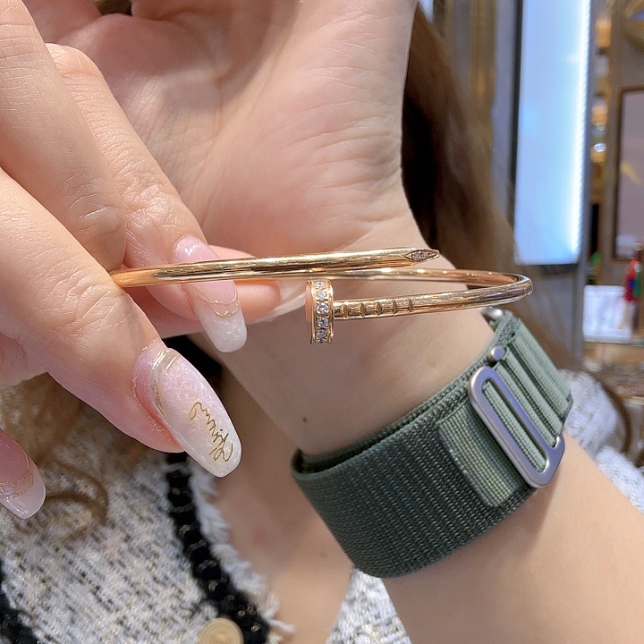 钻石手镯18K金镶嵌钉子