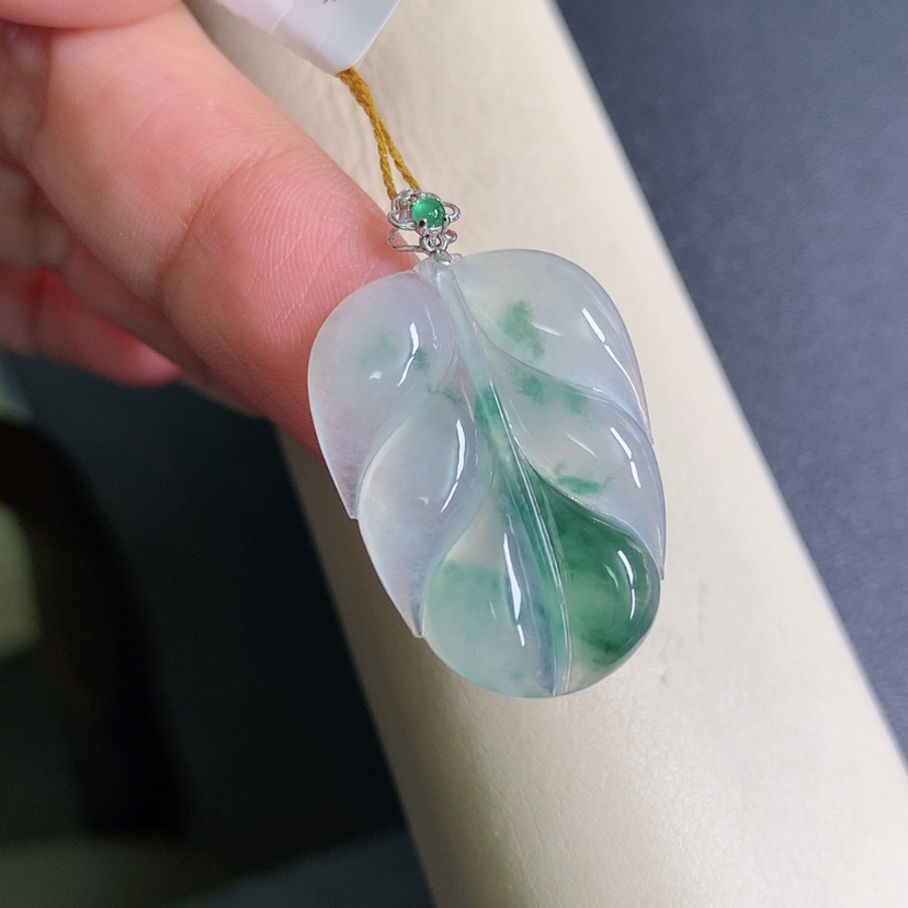 【闪购商品】翡翠颈饰18K金镶嵌叶子
