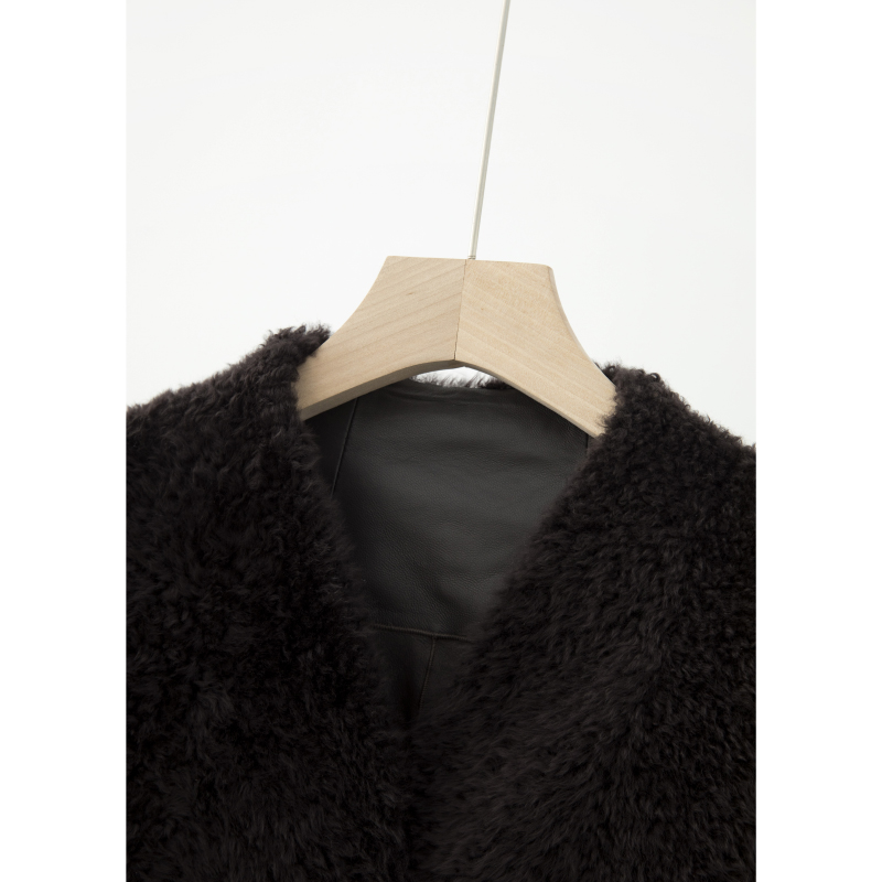 拉贡V领暗扣及简秋一体皮衣PY4I0621