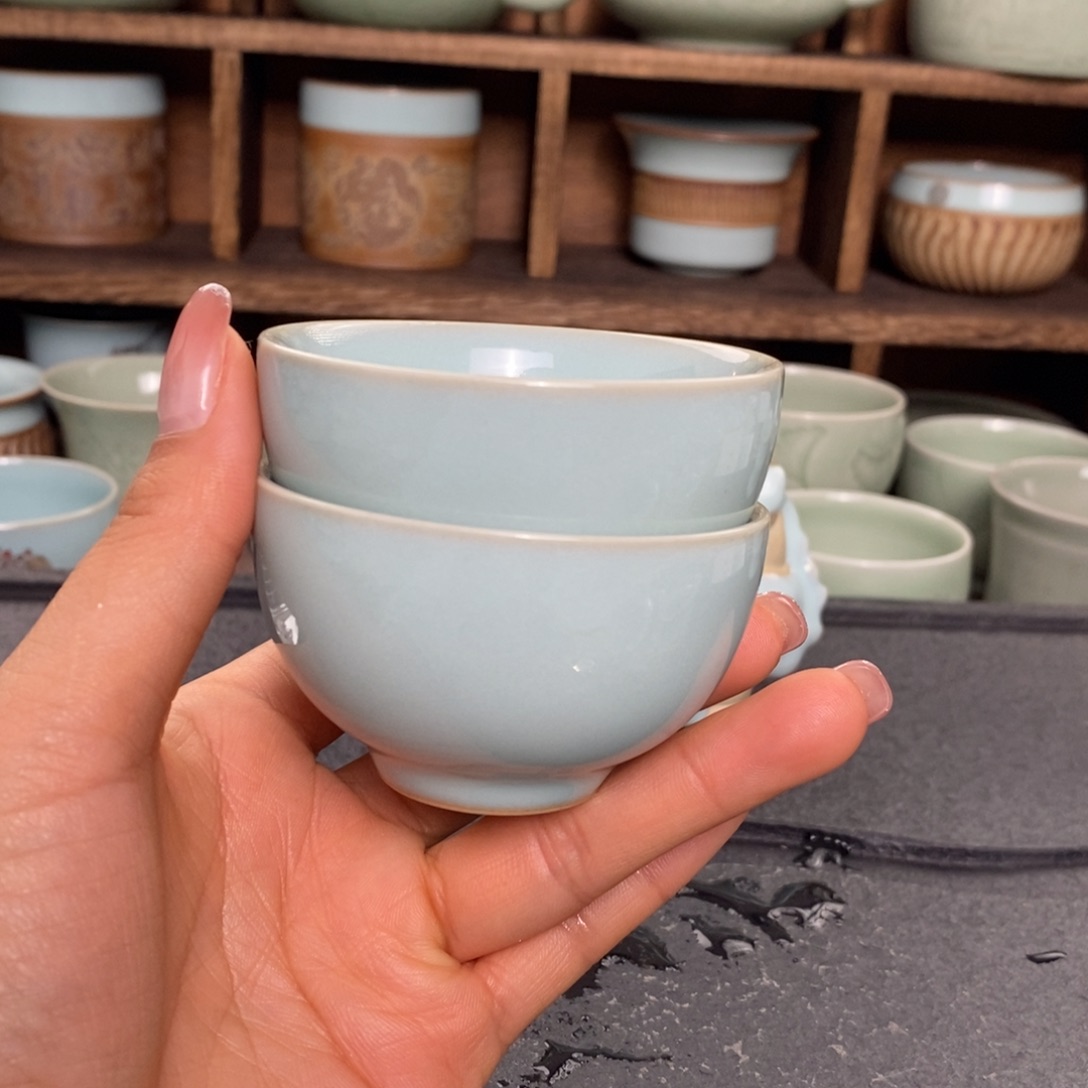 【闪购商品】天青鸡心杯微微瑕。。。。。。。一对