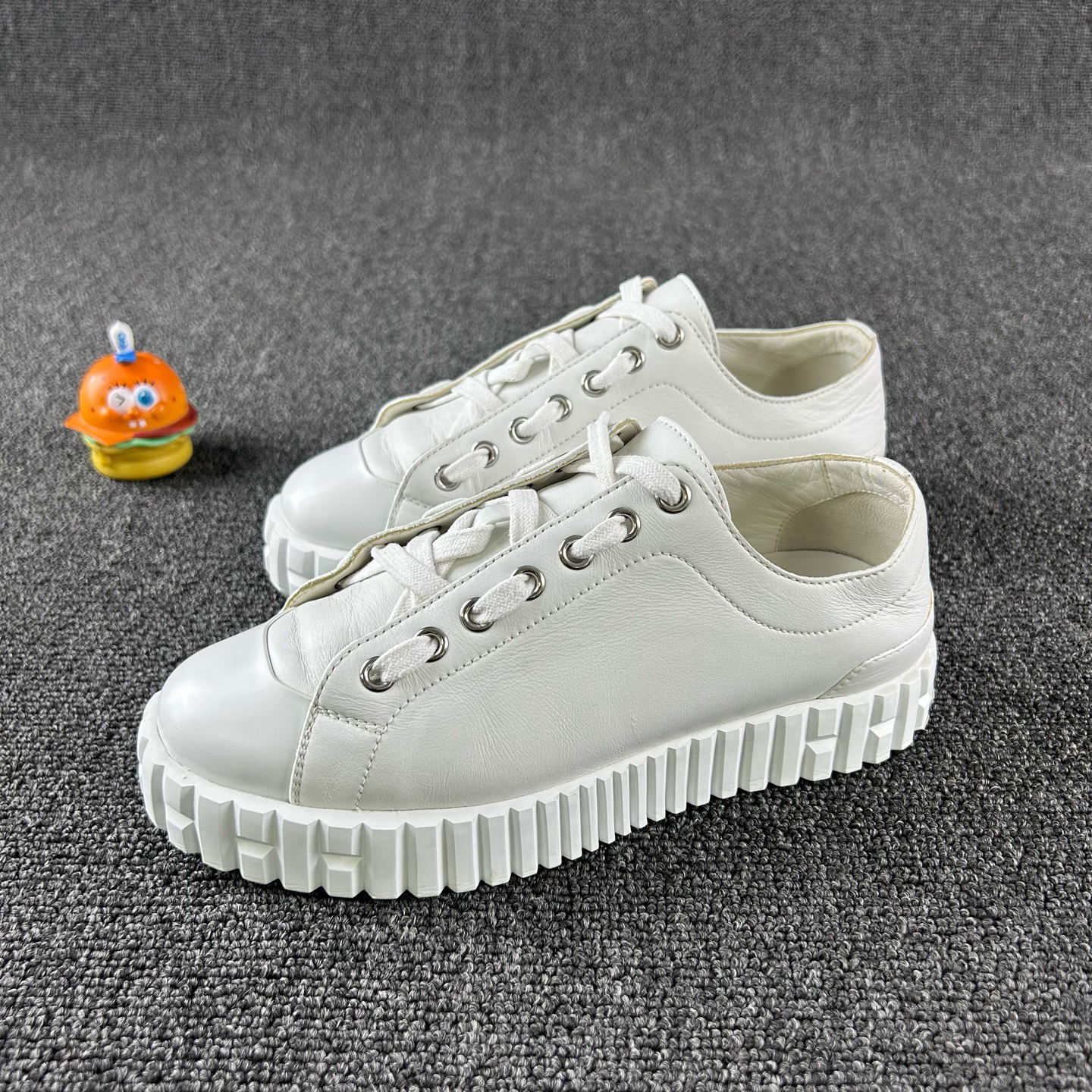 95新 Hermes/爱马仕 白色厚底鞋35码 HB5083 