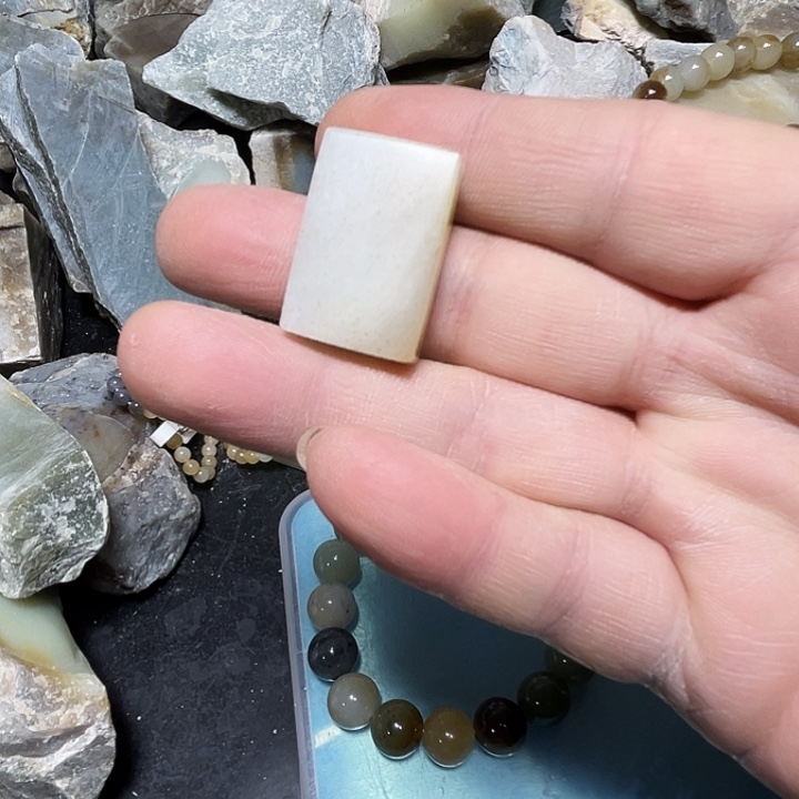 十***月和田玉（糖玉）未镶嵌手镯