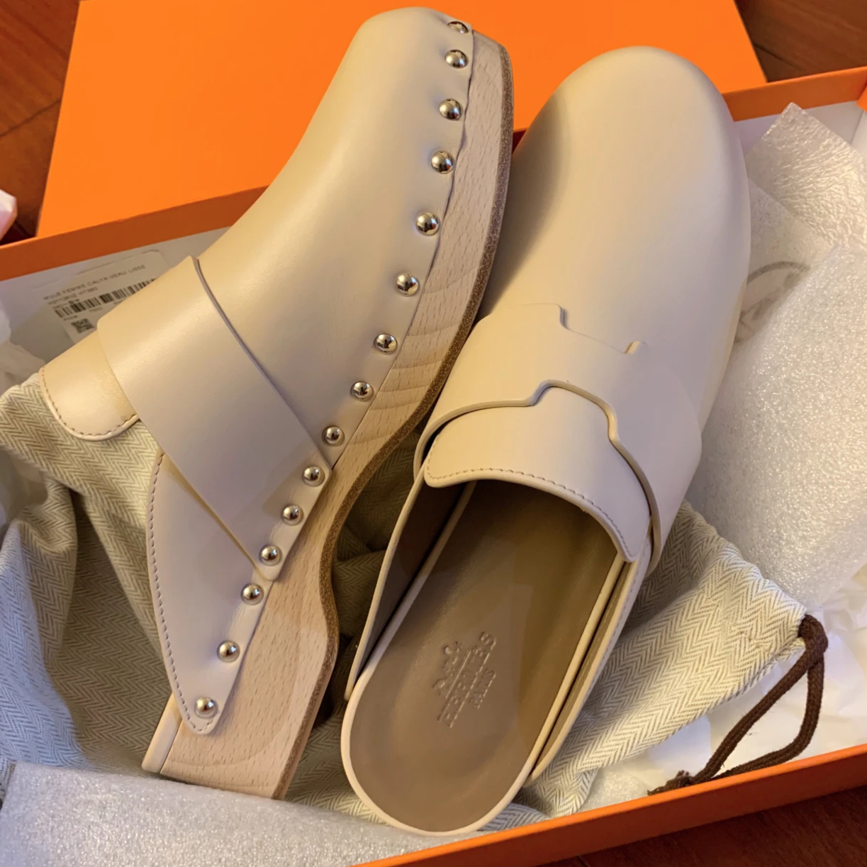 未使用 Hermes/爱马仕 全新米白色H穆勒鞋 爱马仕铆钉木屐鞋 38码