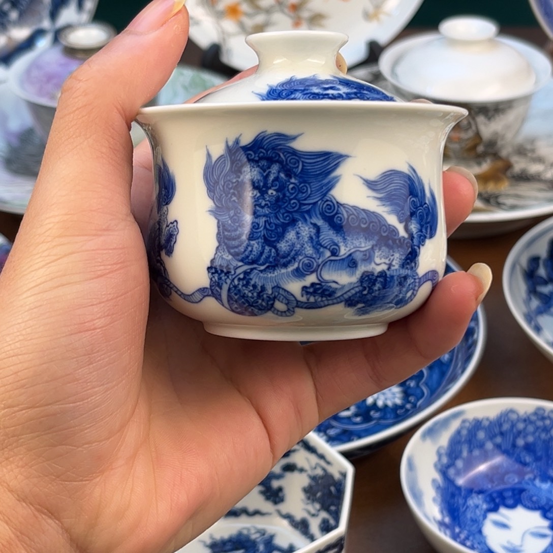 盖碗有个小狮子眼睛淡了哈哈哈