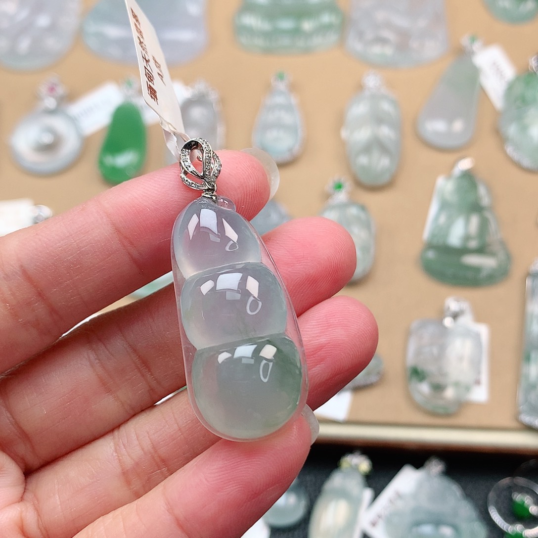 翡翠颈饰18K金镶嵌福豆