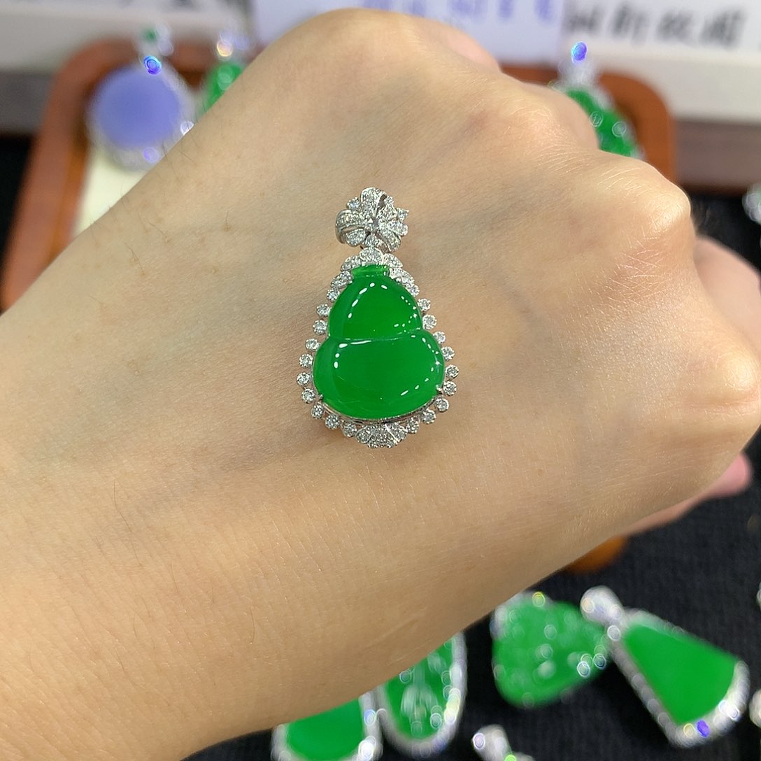 【闪购商品】吊坠(不含链)18K金镶嵌翡翠葫芦