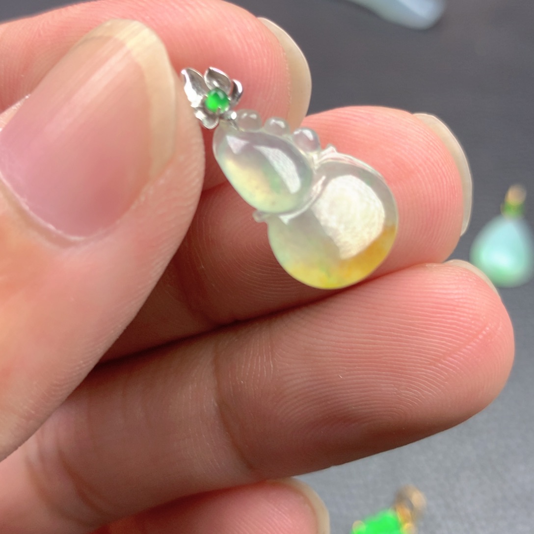 【闪购商品】颈饰18K金镶嵌翡翠翡翠