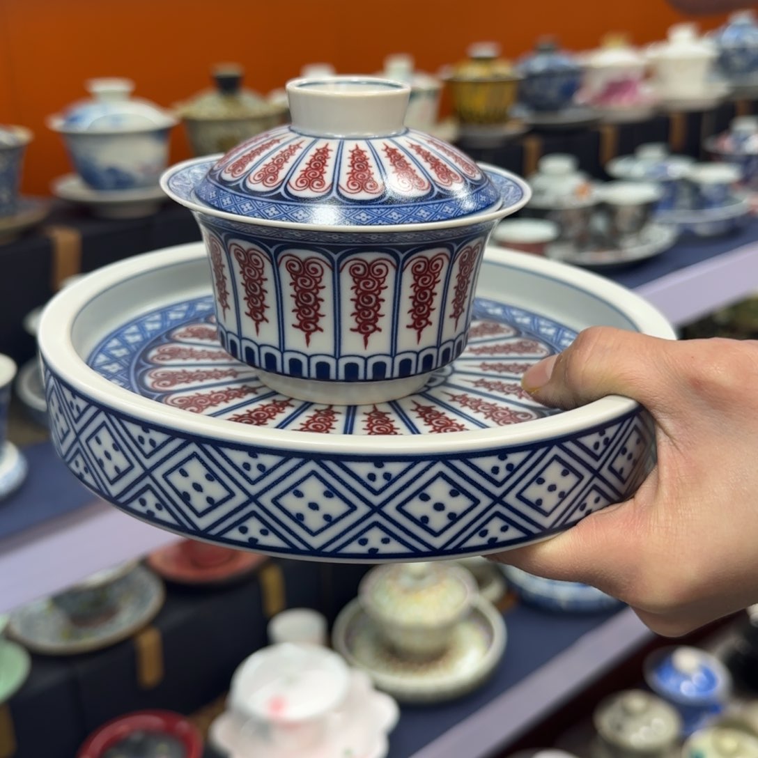 高温下的高温天气使人心情愉悦的