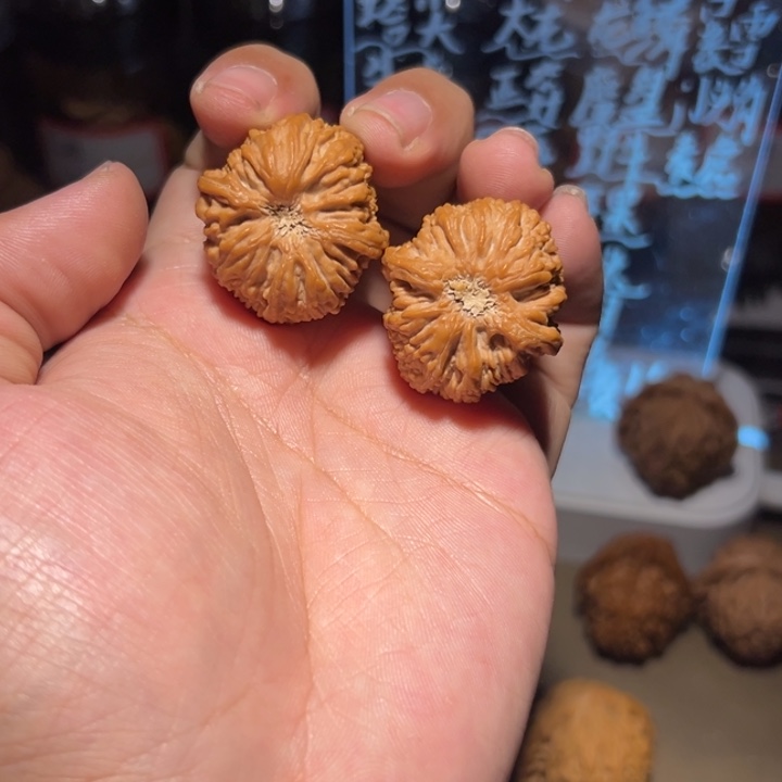 言****文玩核桃把件29.31.40塔尖微磕尖