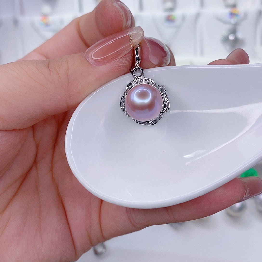 淡水珍珠吊坠(赠链)未镶嵌