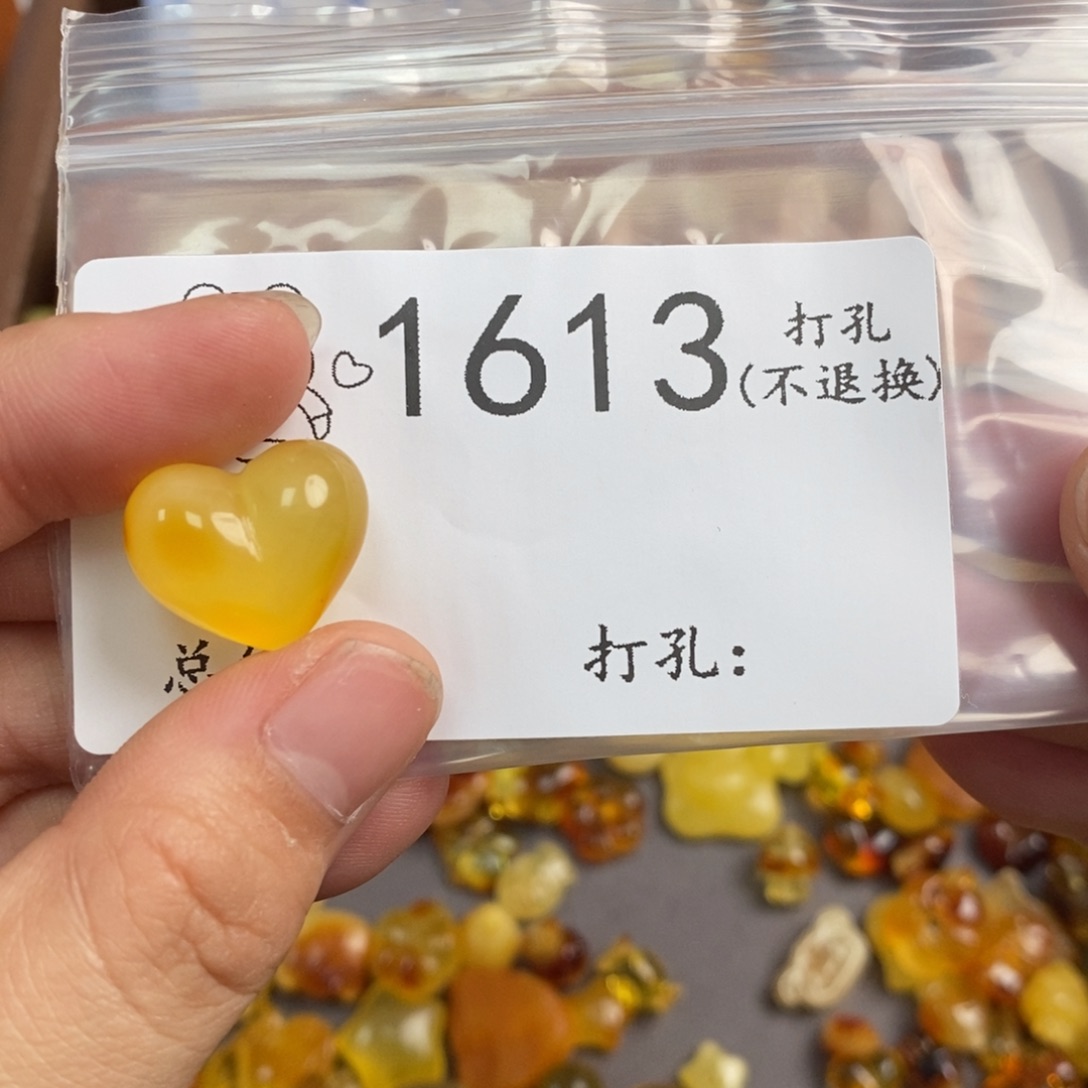 卡***鱼琥珀未镶嵌珠宝奇石