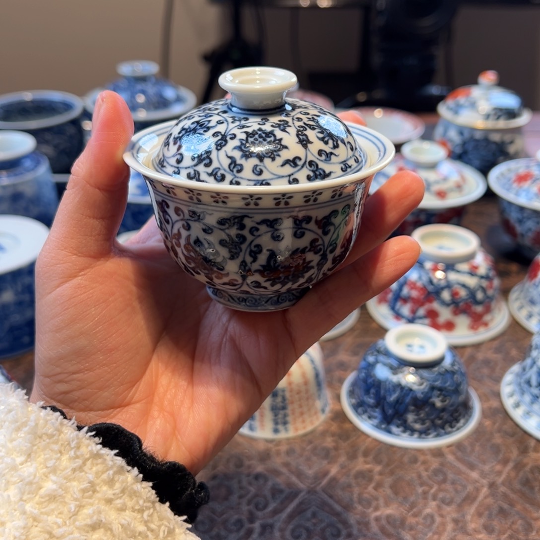 云林匠造小压手缠枝莲盖碗