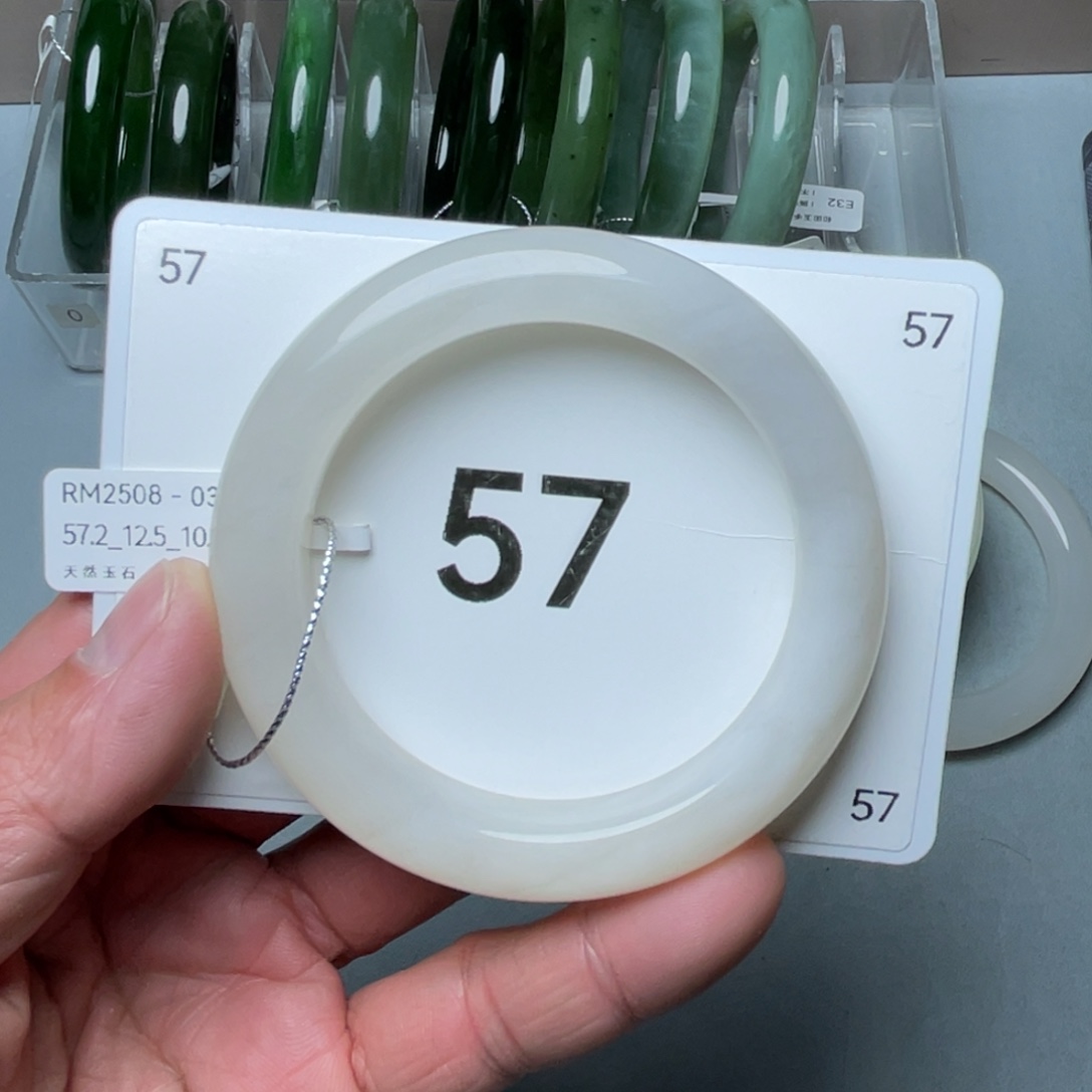 福***记和田玉未镶嵌手镯