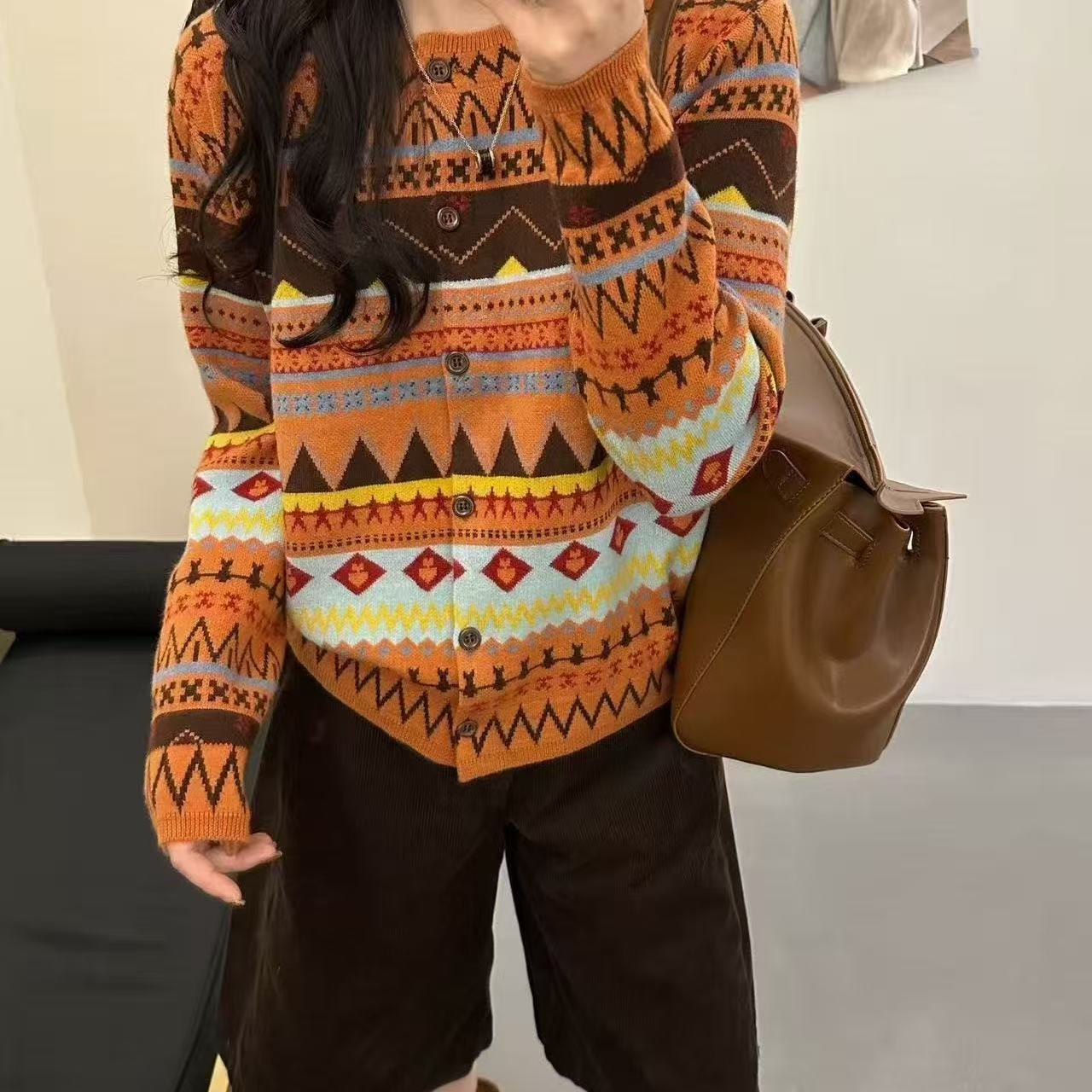 2025年秋冬季新款复古针织开衫女外穿圆领民族风拼色洋气毛衣