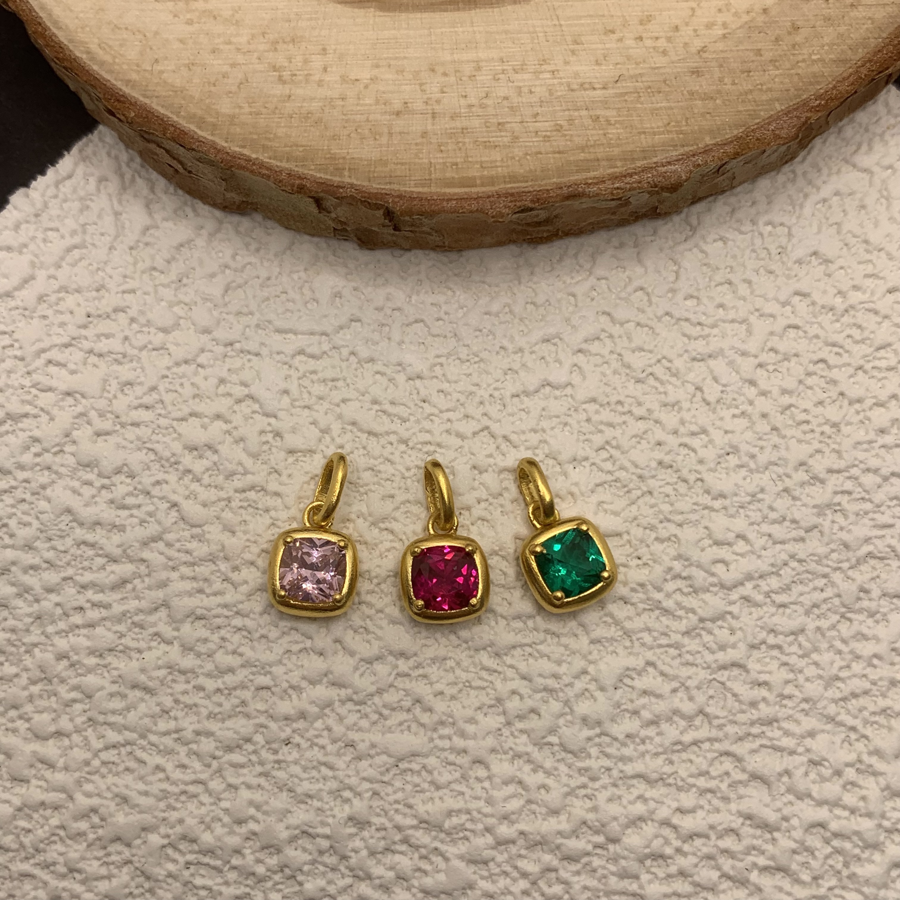 【金喜圆】足金999 彩色方糖吊坠/ 带证书钢印