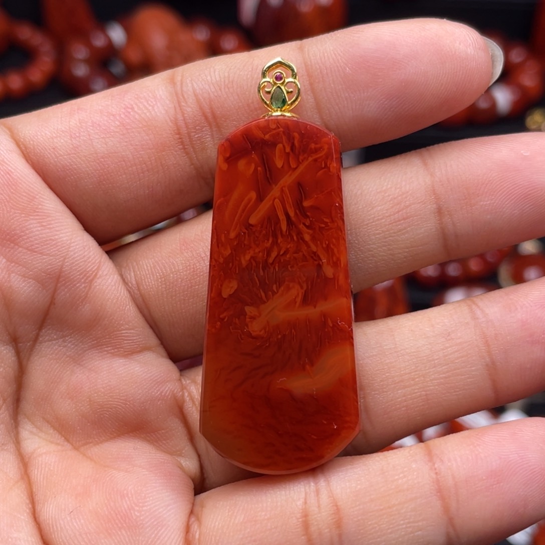南红玛瑙18K金镶嵌珠宝奇石吊坠