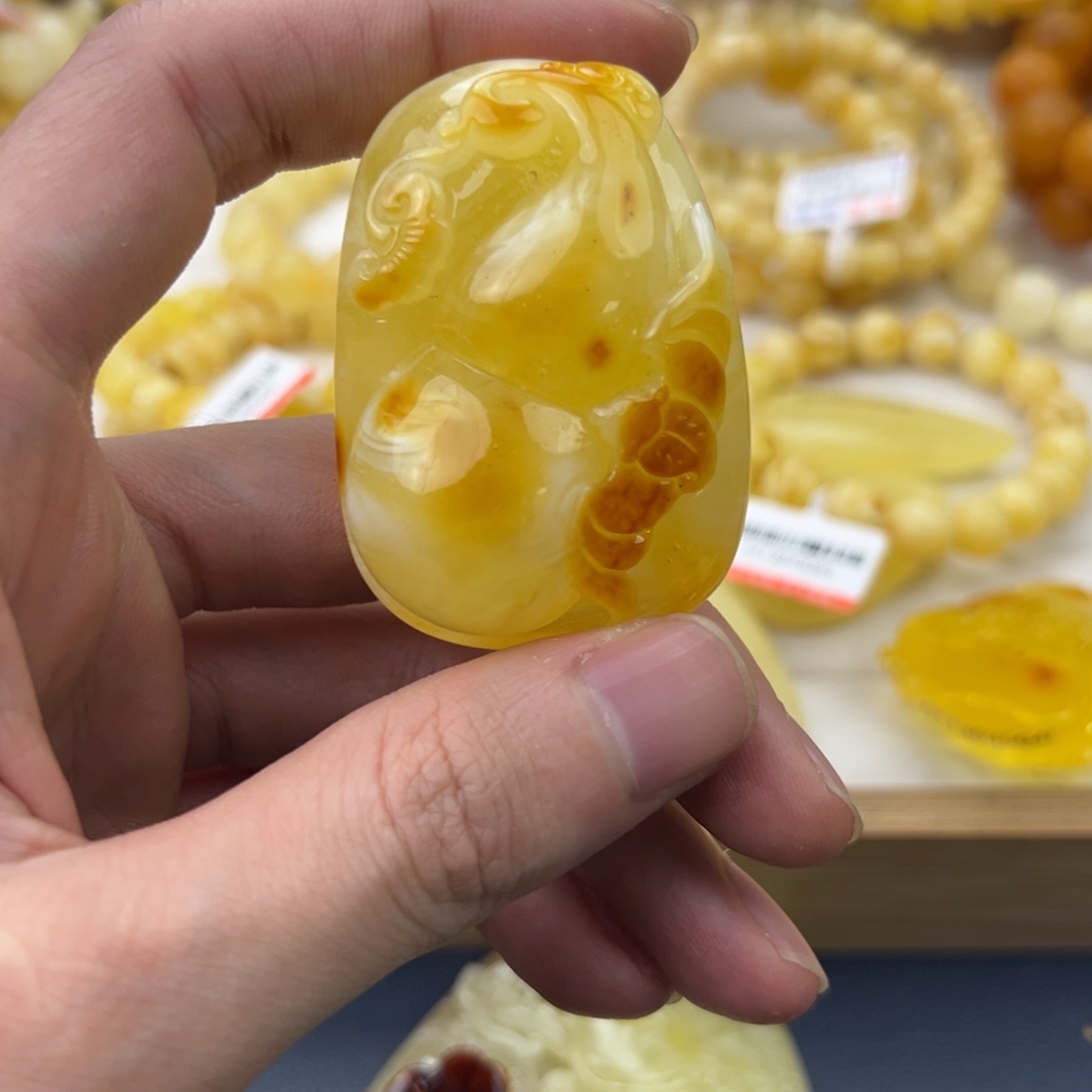 琥珀珠宝奇石未镶嵌