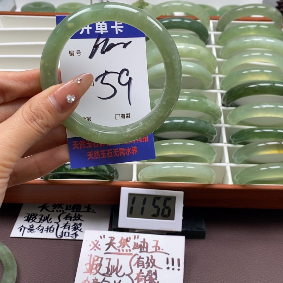 蛇纹石玉手镯未镶嵌