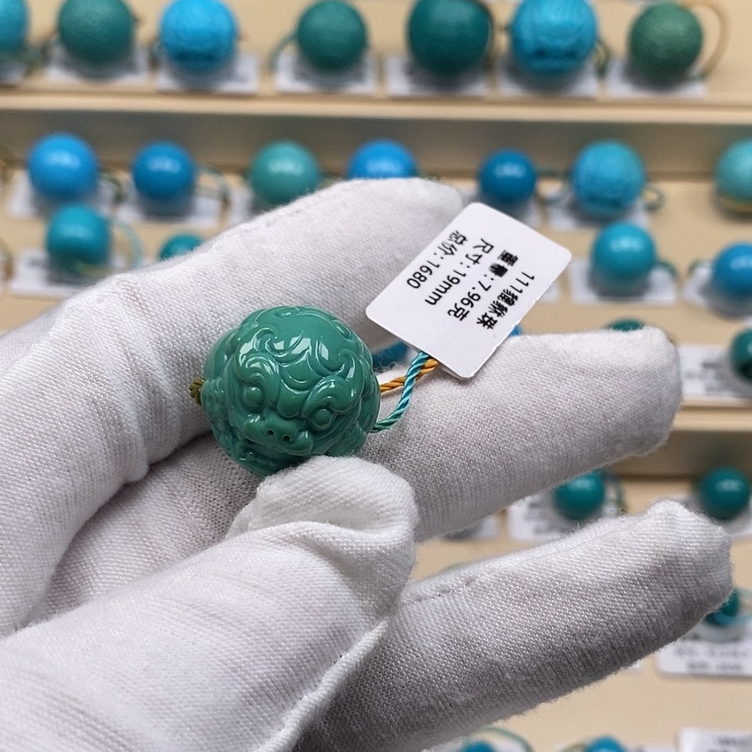 绿松石未镶嵌颈饰