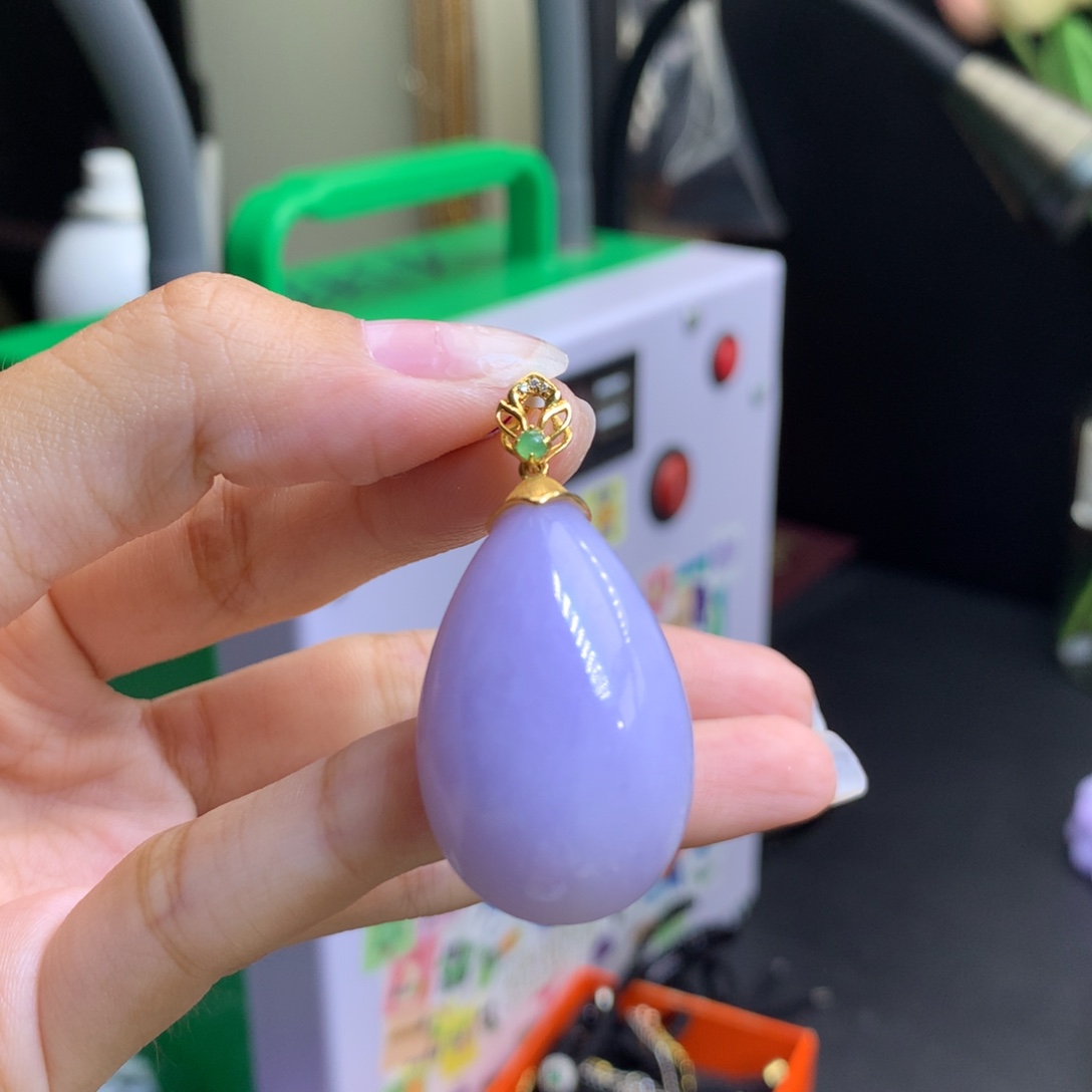 翡翠18K金镶嵌颈饰