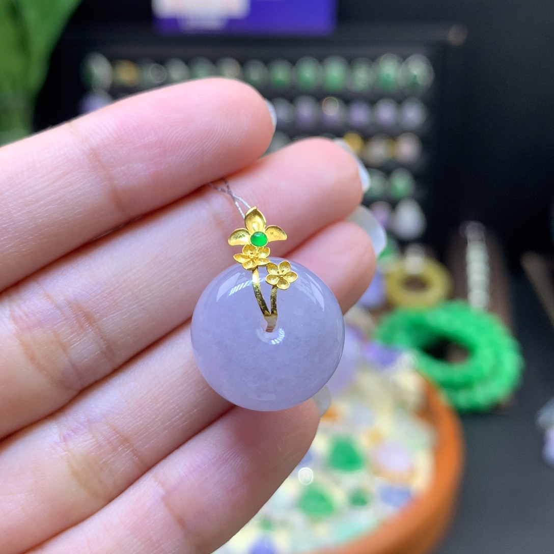 翡翠18K金镶嵌颈饰