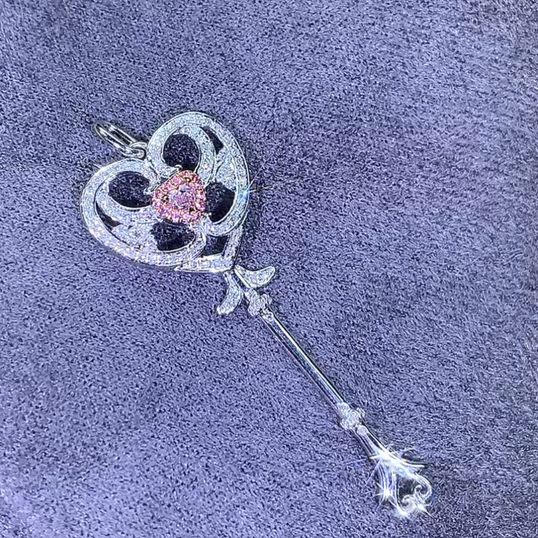 18k金粉钻设计款吊坠 粉色钻石魔法棒款式吊坠 天然粉钻吊坠