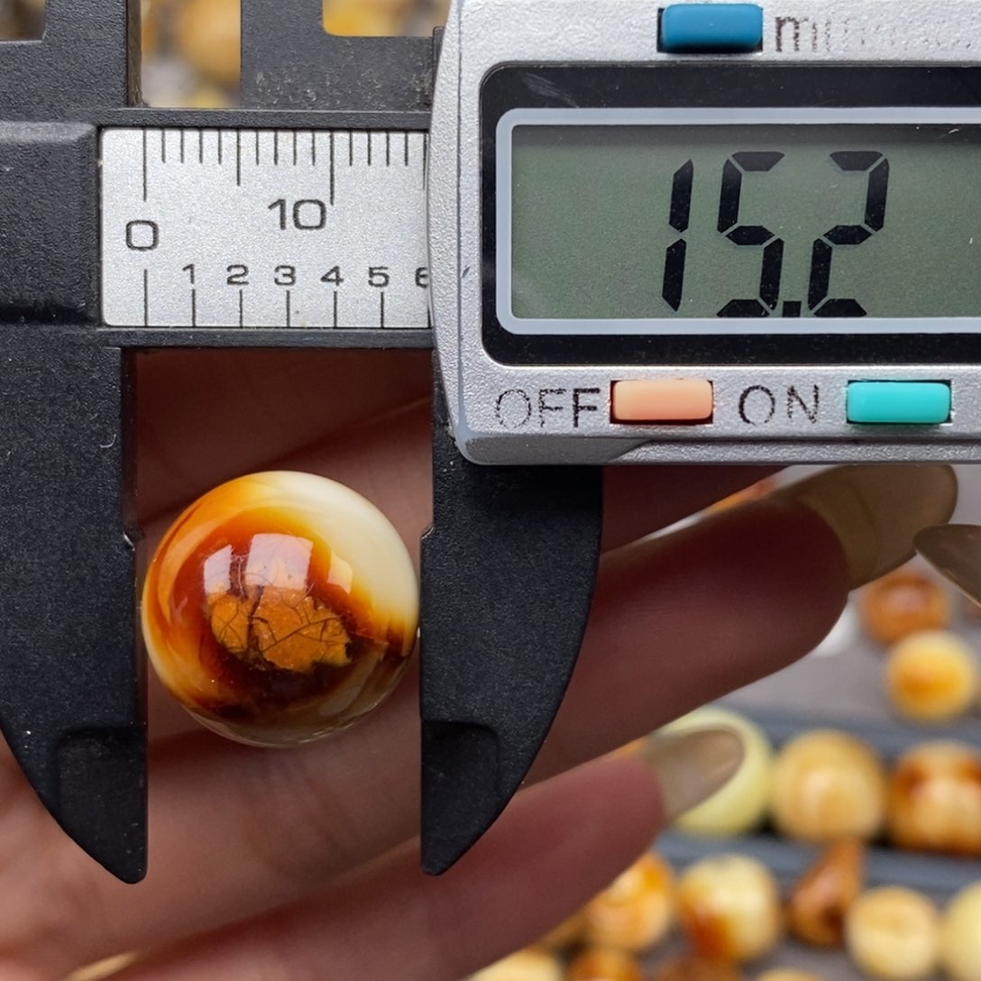 琥珀颈饰未镶嵌圆珠