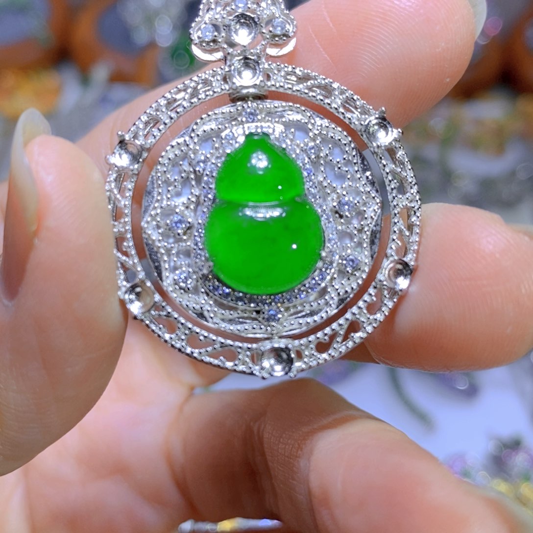 翡翠颈饰银S925镶嵌天然翡翠