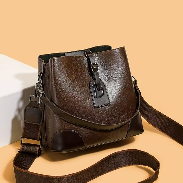 新款单肩包女包质感水桶包复古斜挎手提包