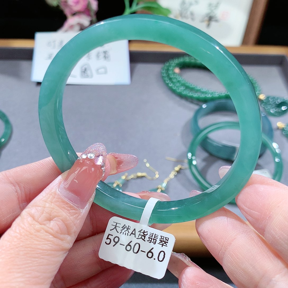 翡翠手镯（圆镯）未镶嵌