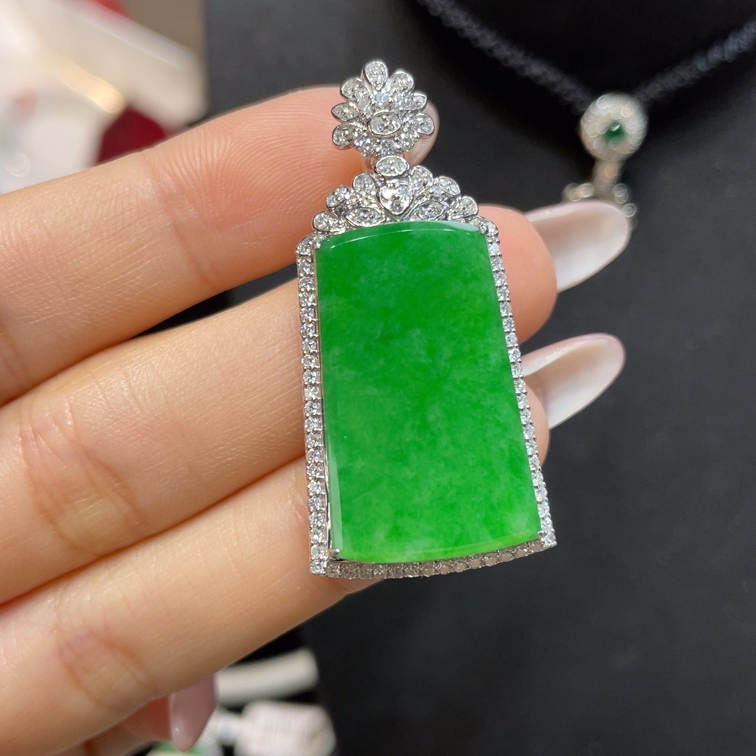 翡翠颈饰18K金镶嵌天然缅甸翡翠a货