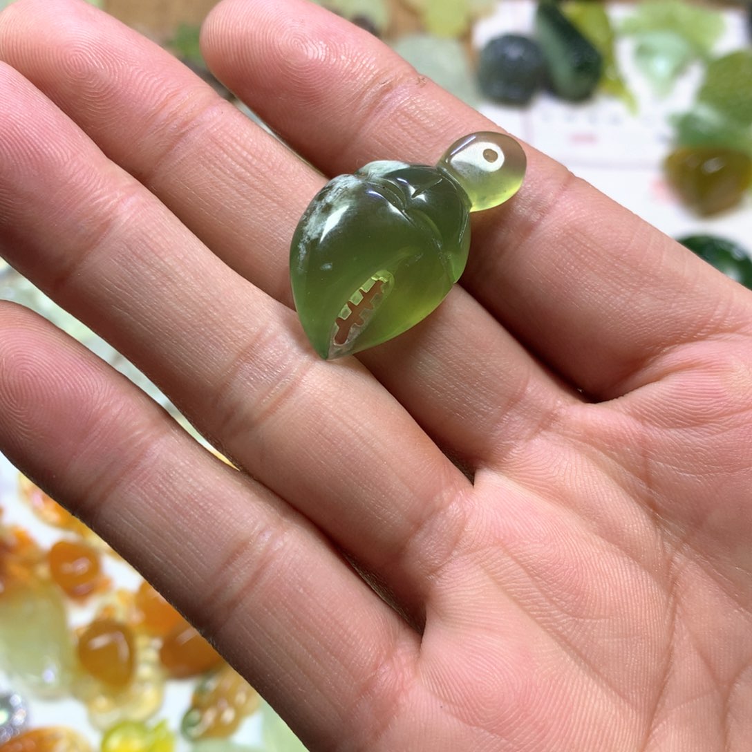 岫玉颈饰未镶嵌蟹子爪