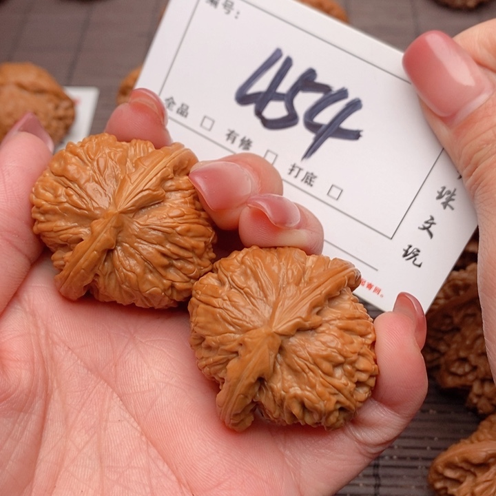 文玩核桃吊坠39.8白狮子464