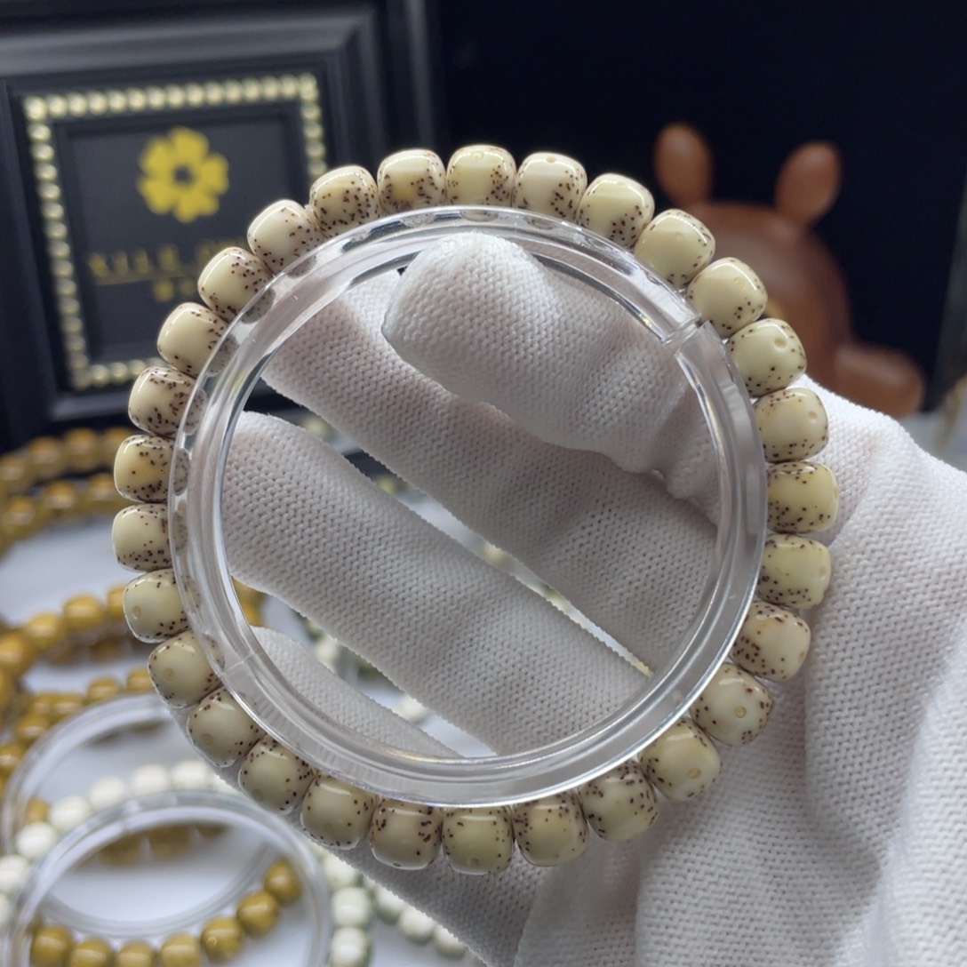 吊坠星月菩提8骨瓷白大眼睛       A3