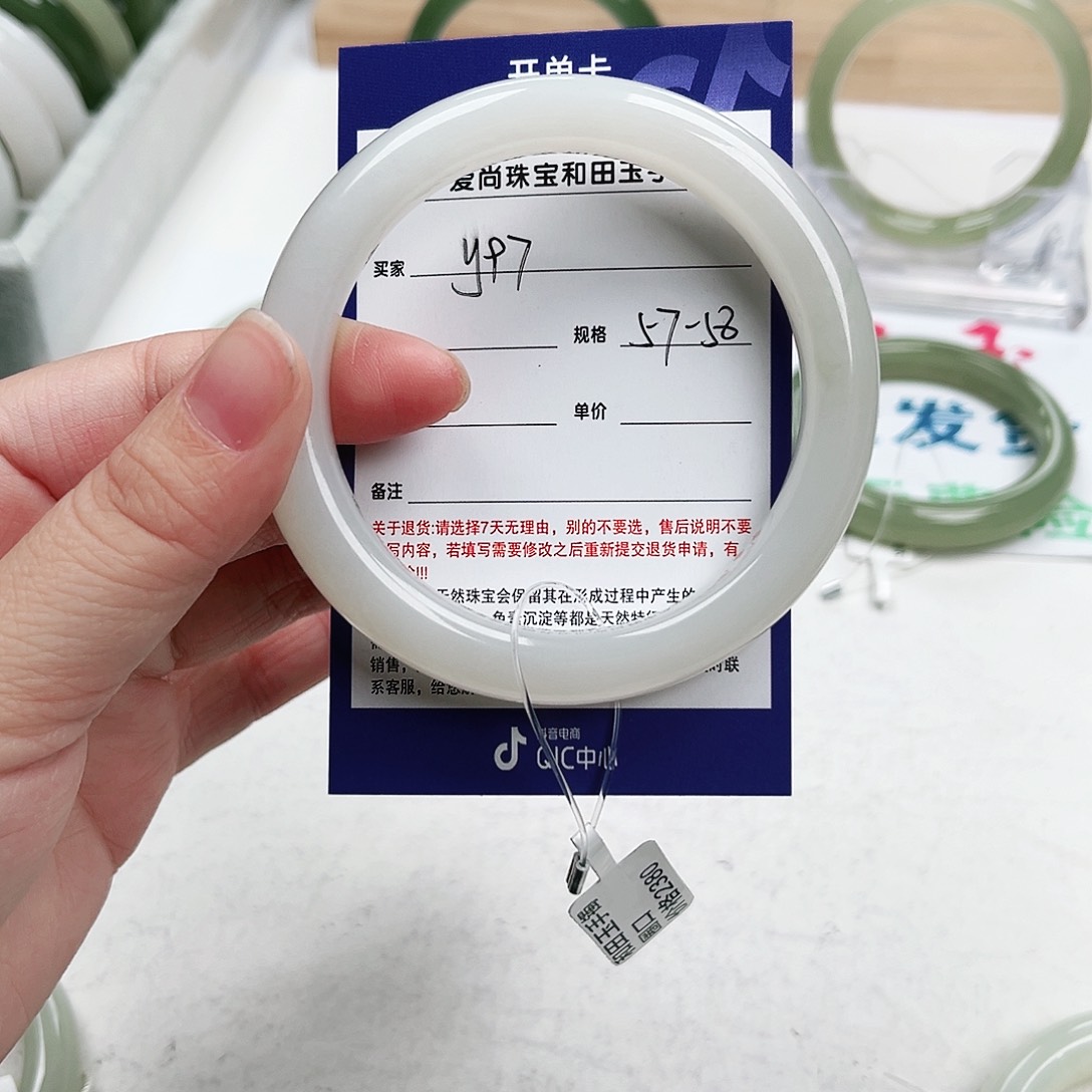 和田玉手镯未镶嵌