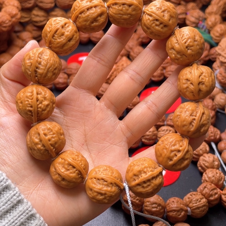 文玩核桃吊坠富甲一方