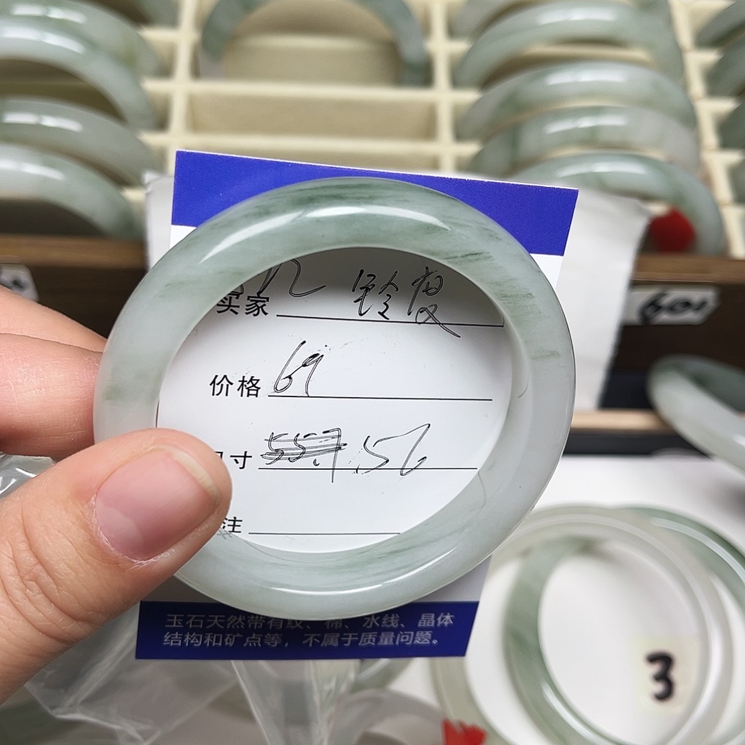 未镶嵌手镯石英质玉