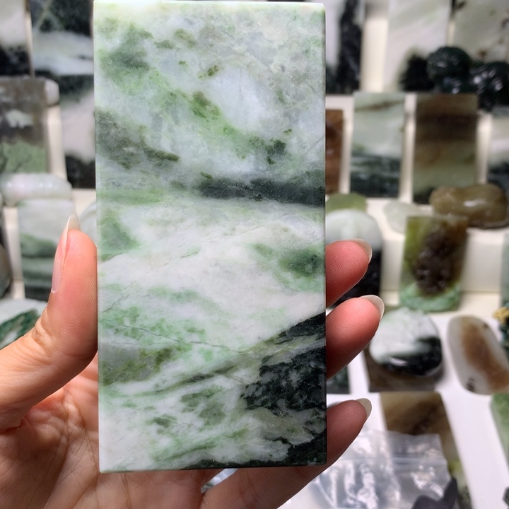 沧***）独山玉未镶嵌颈饰