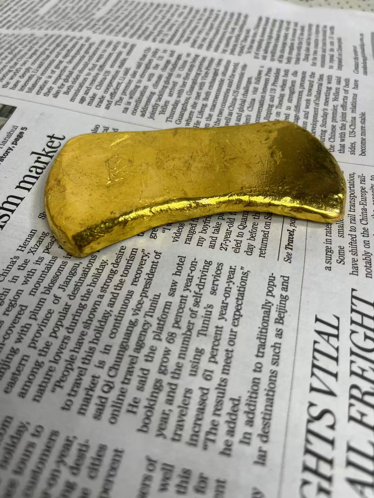 BAIYUE  炉内提纯金色皇庭大摆件