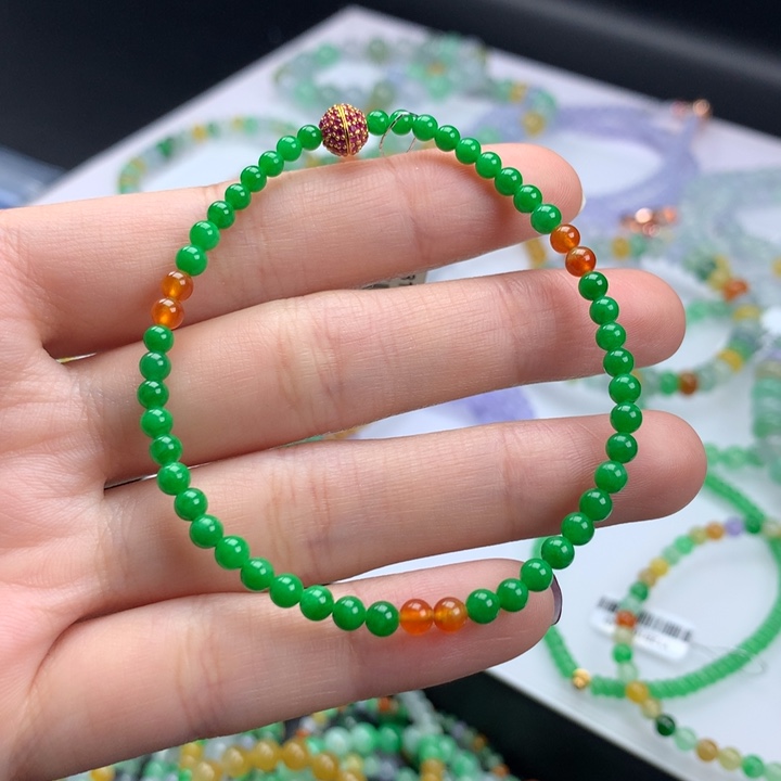 翡翠手镯未镶嵌卡