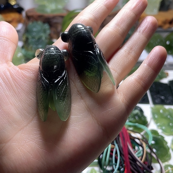 蛇纹石玉颈饰未镶嵌小***泡