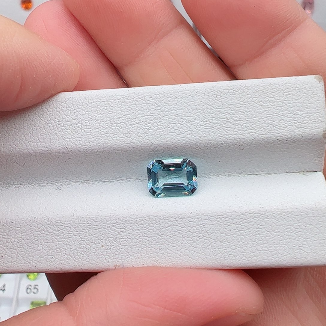 海蓝宝石裸石未镶嵌1.45克拉